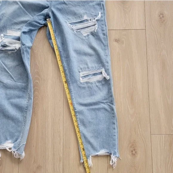 American Eagle curvy mom jeans distressed light wash size 6 regular - Picture 6 of 14